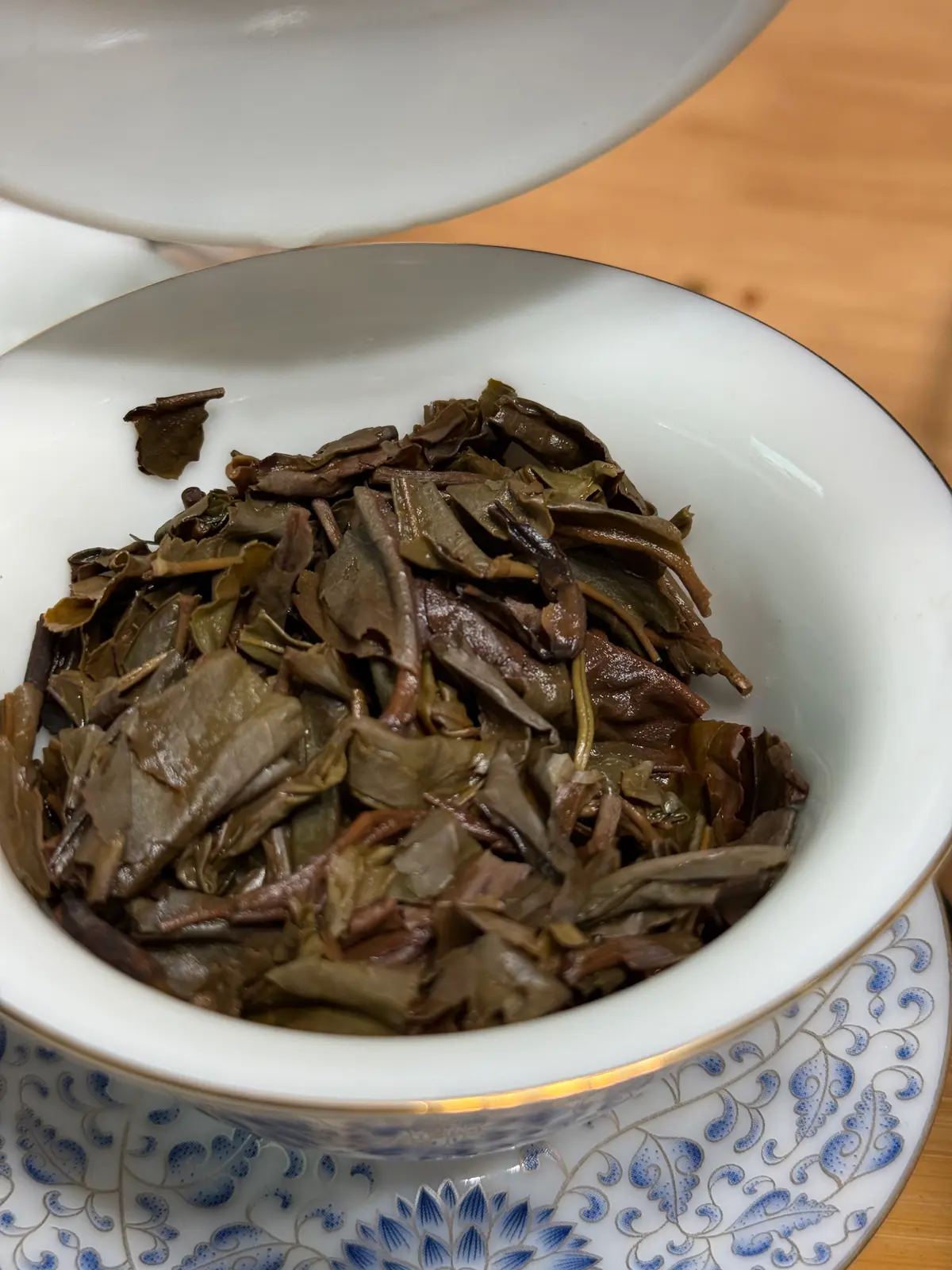 2003 Yi Wu Chun Zheng Pin — wet leaves