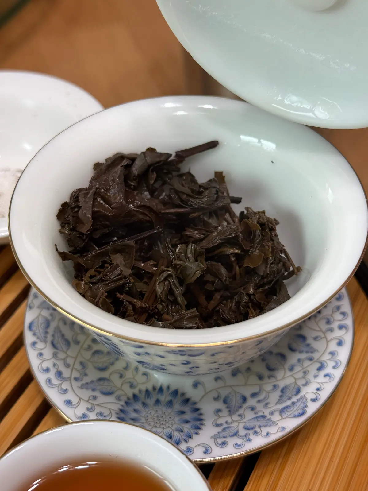 Yiwu 2006 sheng — wet leaves in gaiwan