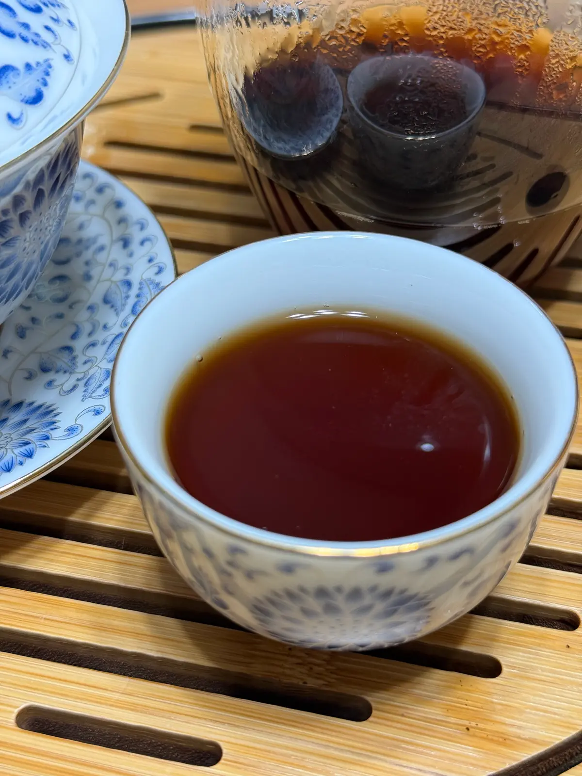 2018 Jingmai shou — early steep liquor, reddish-amber